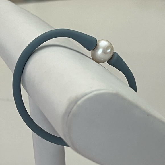 FRESH WATER PEARL BRACELET | Silicone | NEW! - Picture 3 of 14